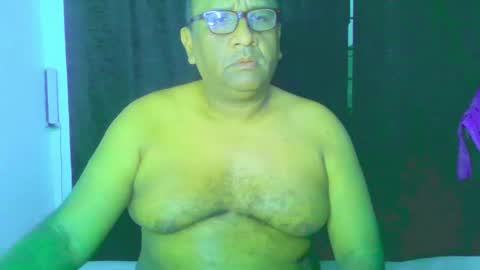 Snapshot of beargryzzly chatting on November 17, 2025, 8:47 pm Grizzly online show from November 17, 2025, 8:47 pm