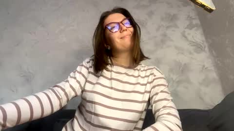 BeatriceTender online show from November 17, 2025, 10:54 am