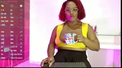 Snapshot of beatziedreams chatting on October 28, 2025, 3:04 pm Beatzie online show from October 28, 2025, 3:04 pm