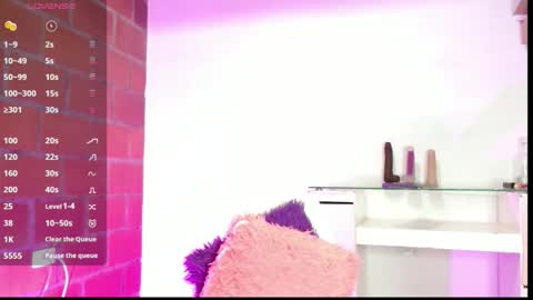 Snapshot of beatziedreams chatting on October 29, 2025, 12:18 pm Beatzie online show from October 29, 2025, 12:18 pm