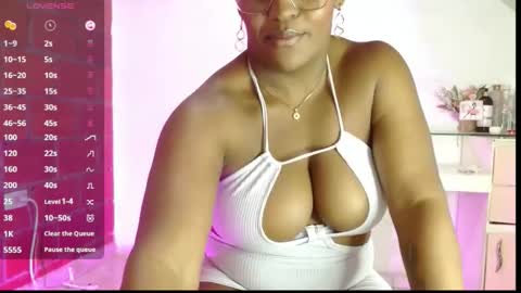 Snapshot of beatziedreams chatting on December 1, 2025, 4:45 pm Beatzie online show from December 1, 2025, 4:45 pm