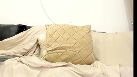 Katalina online show from December 4, 2025, 8:12 am