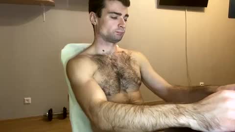 Nik online show from October 4, 2025, 6:28 pm