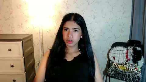 Snapshot of beautifultrixie chatting on December 14, 2025, 4:01 pm TRIXIE online show from December 14, 2025, 4:01 pm