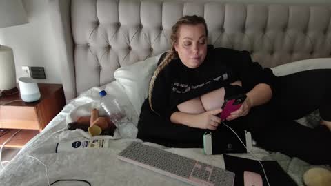 Snapshot of beauty4agent chatting on December 6, 2024, 7:56 pm beauty4agent online show from December 6, 2024, 7:56 pm