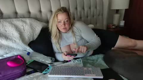 Snapshot of beauty4agent chatting on December 30, 2024, 8:47 pm beauty4agent online show from December 30, 2024, 8:47 pm