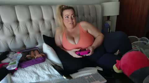 Snapshot of beauty4agent chatting on March 4, 2025, 7:22 pm beauty4agent online show from March 4, 2025, 7:22 pm