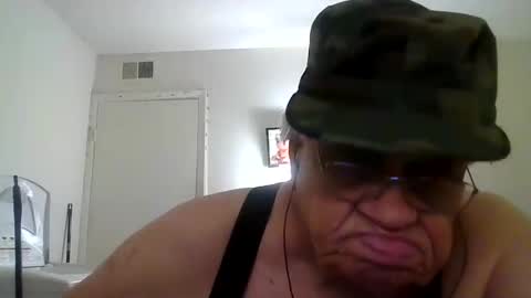 Snapshot of beautytomyeyes chatting on December 31, 2024, 3:34 am beautytomyeyes online show from December 31, 2024, 3:34 am