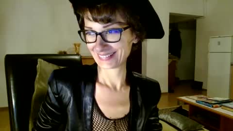 Snapshot of bebacksooon chatting on December 5, 2024, 4:12 pm Raluca online show from December 5, 2024, 4:12 pm