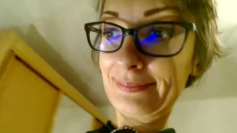 Snapshot of bebacksooon chatting on December 15, 2024, 7:42 pm Raluca online show from December 15, 2024, 7:42 pm