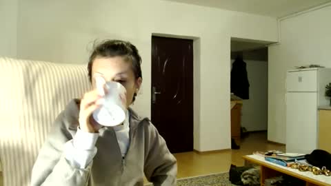 Snapshot of bebacksooon chatting on December 23, 2024, 5:11 pm Raluca online show from December 23, 2024, 5:11 pm