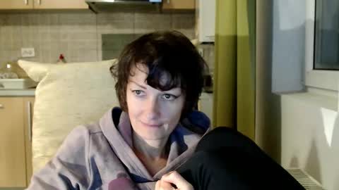 Snapshot of bebacksooon chatting on October 15, 2025, 7:25 pm Raluca online show from October 15, 2025, 7:25 pm