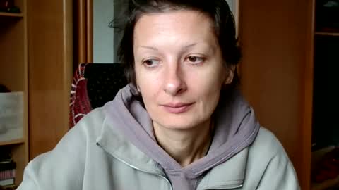 Snapshot of bebacksooon chatting on November 10, 2025, 8:46 am Raluca online show from November 10, 2025, 8:46 am