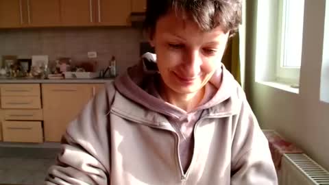 Snapshot of bebacksooon chatting on December 5, 2025, 11:30 am Raluca online show from December 5, 2025, 11:30 am