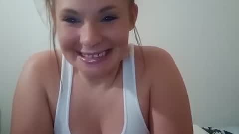 Snapshot of becky2994 chatting on December 4, 2025, 4:00 am BECKY BOO online show from December 4, 2025, 4:00 am