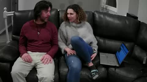 Bedroom king and queen online show from January 17, 2025, 2:29 am