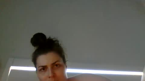 Snapshot of beeinmedeep chatting on December 21, 2024, 5:18 pm beeinmedeep online show from December 21, 2024, 5:18 pm