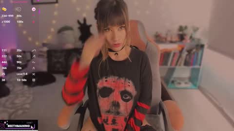       online show from September 19, 2025, 8:53 pm