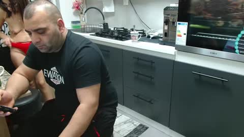 kevin and Bella online show from December 31, 2024, 11:49 pm