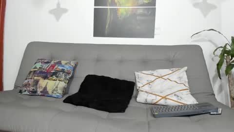 independent model online show from March 10, 2025, 1:45 am