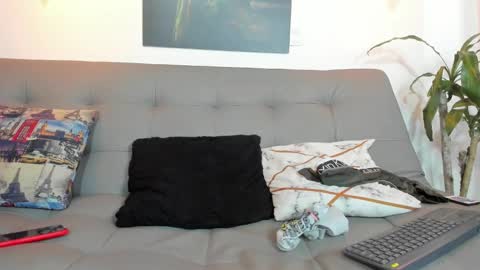 independent model online show from March 10, 2025, 10:55 pm