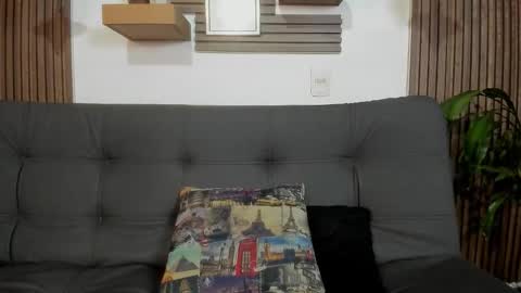 independent model online show from October 19, 2025, 12:00 am