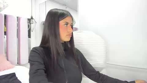 Bella online show from December 10, 2024, 7:54 pm