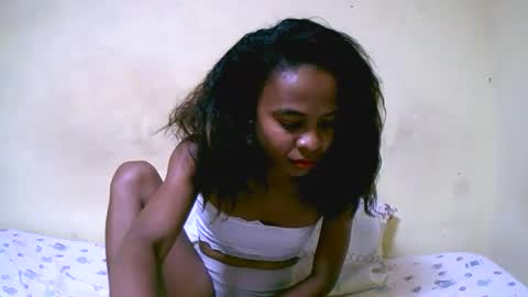 Snapshot of bella193999 chatting on December 17, 2024, 2:55 pm bella193999 online show from December 17, 2024, 2:55 pm