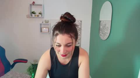 Snapshot of bella_99x chatting on October 9, 2025, 1:53 pm Bel 3 online show from October 9, 2025, 1:53 pm