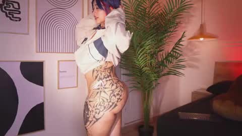    online show from November 22, 2025, 9:25 pm