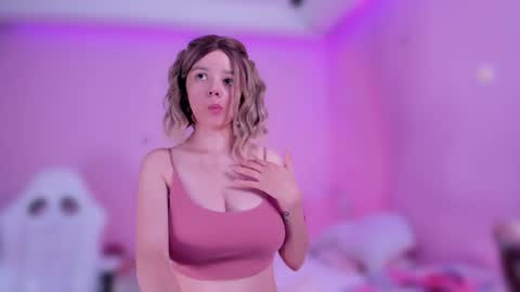 Snapshot of bella_adams_ chatting on February 1, 2025, 11:37 pm isabella online show from February 1, 2025, 11:37 pm