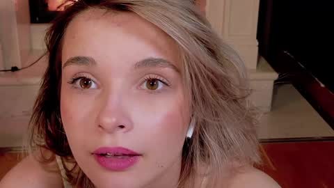 Snapshot of bella_alita chatting on January 10, 2025, 2:57 am lita online show from January 10, 2025, 2:57 am