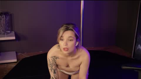 Snapshot of bella_alita chatting on January 28, 2025, 8:58 pm lita online show from January 28, 2025, 8:58 pm