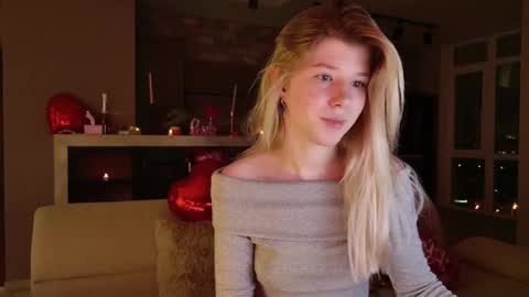 Snapshot of bella_amoury chatting on February 15, 2025, 8:33 pm Bella online show from February 15, 2025, 8:33 pm