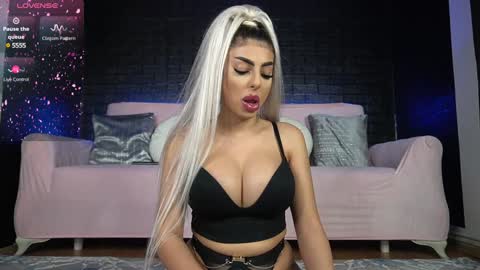 Snapshot of bella_blonda chatting on January 29, 2025, 9:07 pm Emma Bella online show from January 29, 2025, 9:07 pm