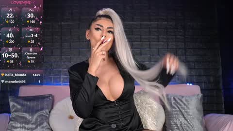Snapshot of bella_blonda chatting on January 30, 2025, 10:41 pm Emma Bella online show from January 30, 2025, 10:41 pm