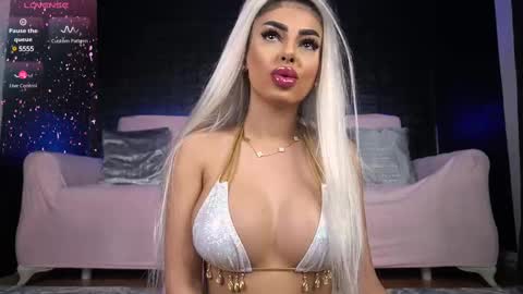 Snapshot of bella_blonda chatting on February 9, 2025, 6:37 pm Emma Bella online show from February 9, 2025, 6:37 pm