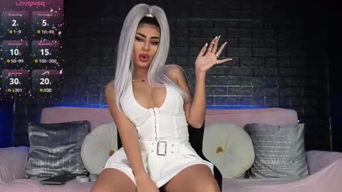 Snapshot of bella_blonda chatting on February 13, 2025, 7:52 pm Emma Bella online show from February 13, 2025, 7:52 pm