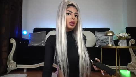 Snapshot of bella_blonda chatting on February 16, 2025, 10:43 pm Emma Bella online show from February 16, 2025, 10:43 pm