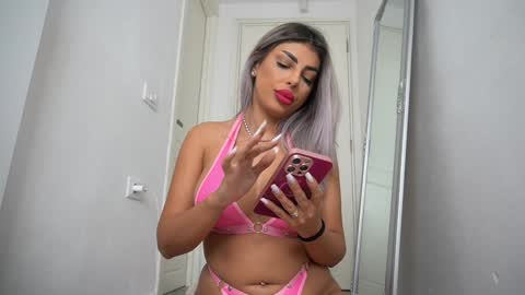 Snapshot of bella_blonda chatting on September 25, 2025, 11:30 pm Emma Bella online show from September 25, 2025, 11:30 pm