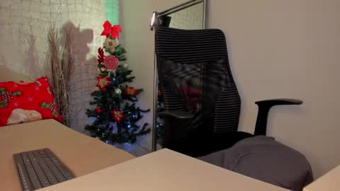 Dessi  online show from December 20, 2024, 3:10 pm