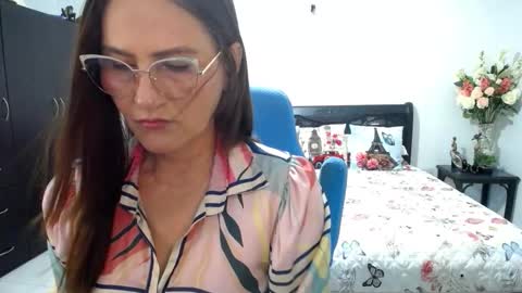 Bella online show from December 15, 2025, 11:31 pm