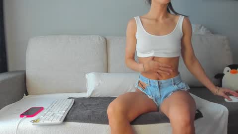 Snapshot of bella_hot77 chatting on January 19, 2025, 8:18 am Anna online show from January 19, 2025, 8:18 am