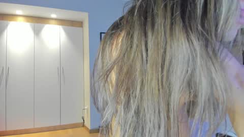 Snapshot of bella_hot77 chatting on February 3, 2025, 3:59 pm Anna online show from February 3, 2025, 3:59 pm