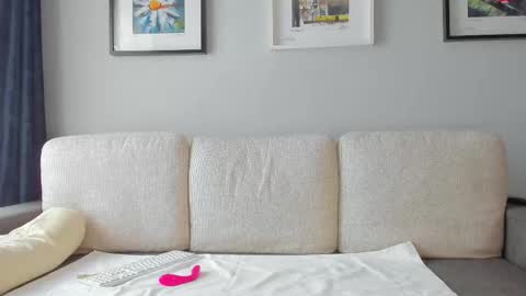 Snapshot of bella_hot77 chatting on February 16, 2025, 10:21 am Anna online show from February 16, 2025, 10:21 am