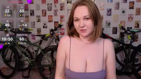 Snapshot of bella_murrrr chatting on November 14, 2025, 7:45 pm Bella online show from November 14, 2025, 7:45 pm