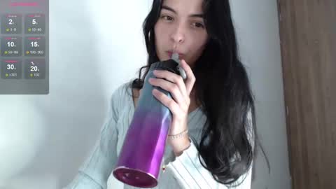 Snapshot of bella_musee chatting on December 20, 2024, 3:47 am   online show from December 20, 2024, 3:47 am