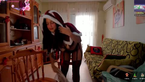 Snapshot of bella_pocahontas3 chatting on December 24, 2024, 9:50 am bella_pocahontas3 online show from December 24, 2024, 9:50 am