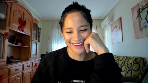 Snapshot of bella_pocahontas3 chatting on January 2, 2025, 9:22 am bella_pocahontas3 online show from January 2, 2025, 9:22 am