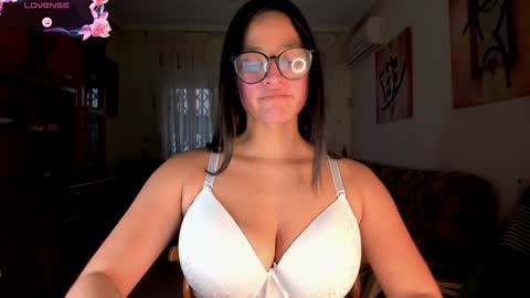 Snapshot of bella_pocahontas3 chatting on February 2, 2025, 5:26 pm bella_pocahontas3 online show from February 2, 2025, 5:26 pm
